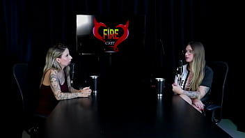 Começou como modelo depois de se fazer ser demitida fez vídeos de sexo hot a família aceita bem e quando gravou com mulheres naty varga sheer red