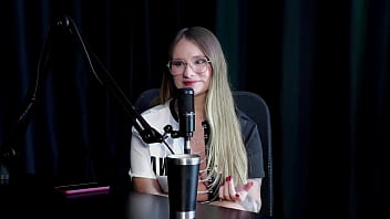 Começou como modelo depois de se fazer ser demitida fez vídeos de sexo hot a família aceita bem e quando gravou com mulheres naty varga sheer red