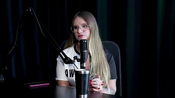 Começou como modelo depois de se fazer ser demitida fez vídeos de sexo hot a família aceita bem e quando gravou com mulheres naty varga sheer red