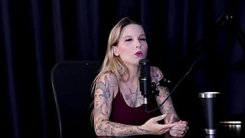 Começou como modelo depois de se fazer ser demitida fez vídeos de sexo hot a família aceita bem e quando gravou com mulheres naty varga sheer red