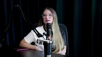 Começou como modelo depois de se fazer ser demitida fez vídeos de sexo hot a família aceita bem e quando gravou com mulheres naty varga sheer red