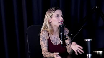 Começou como modelo depois de se fazer ser demitida fez vídeos de sexo hot a família aceita bem e quando gravou com mulheres naty varga sheer red