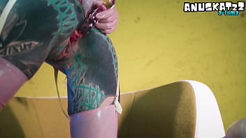 Sexy tatted latex girl stuffing herself deep from both ends with her toys