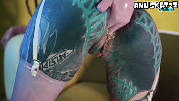 Sexy tatted latex girl stuffing herself deep from both ends with her toys