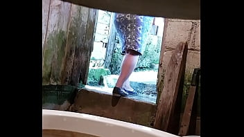 Gordita Nalgona Sentada En El Baño thumbnail