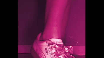 Petite vidéo dans 5 minutes il y auras la même mais je serais pieds nu