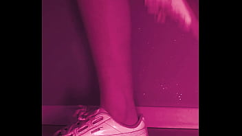 Petite vidéo dans 5 minutes il y auras la même mais je serais pieds nu