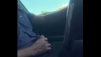 Acho que ele estava com pressa ao volante nessa hora kkkkkkkkk