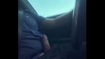 Acho que ele estava com pressa ao volante nessa hora kkkkkkkkk