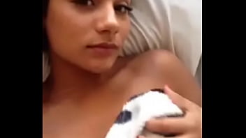 Su esposa despertando y se masturba