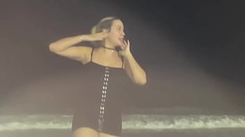 Mila falk transando na praia do rio de janeiro com joao o safado ainda pediu pra gozar dentro da buceta que safada