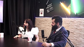 Conhecia Apenas O Sexo Casual E Escondia A Barriga Quando Entrou No Pornô E O Fetiche Mais Divertido Lady Snow E Lord Kenobi Sheer Red thumbnail