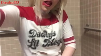 Pee play with harley quinn