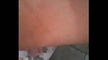 Minha puta gozando com o consolo no cu