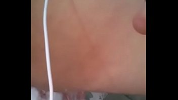 Minha Puta Gozando Com O Consolo No Cu thumbnail