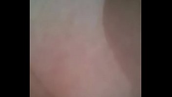 Minha puta gozando com o consolo no cu