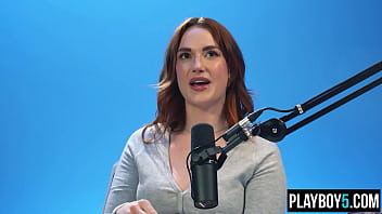 Chunky bbw cougar siri fingers her hairy snatch until she cums hard