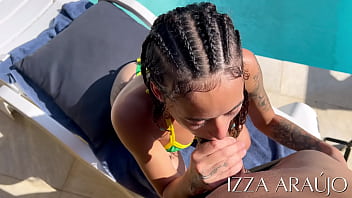 Fudendo essa cadelinha safada na piscina "mete com força na minha bucetinha"