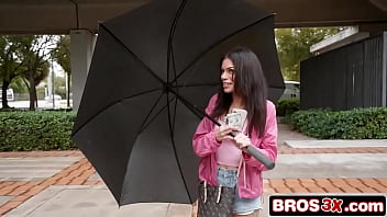 Former stripper shows off deepthroat skills and gets pounded