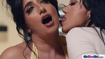 Chubby sarah arabic oils up her busty milf gf little pucks big latina fingers her shaved pussy and gets her pussy licked until she orgasms