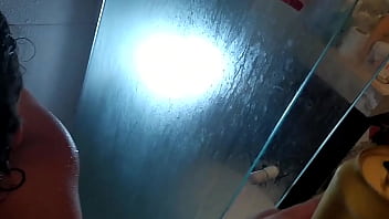 Sex in the bath with a latina without a condom