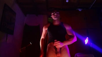 Musuclar men big cock entre shadows morado y naranja big dick handjob masturbation