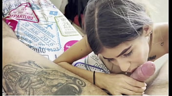 Hermanastra me da una buena mamada mientrs estamos solo en casa historia completa