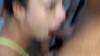 Meu meio irmão me fudeu no quarto da minha madrasta e fez eu engolir aquela pica todinha