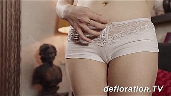 Danu nebudu teases with her sexy moves