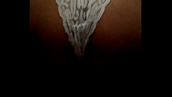 Modelando Sus Bragas thumbnail