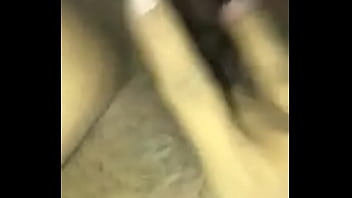 Jani broca preparandose para su amante