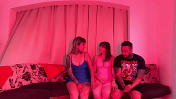 A nossa primeira vez no puteiro a puta novinha cobrou 250 mil em uma hora dava o cu a buceta até gozar