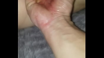 Slut fingers and toyf ucks her pussy until she squirts