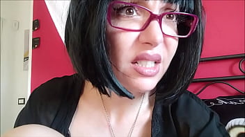 Stepmom show you her squirt while she see ya jerk off