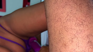 Squirt y leche cremosa en la boca