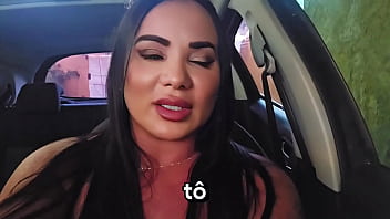 Motorista de app safada espera novinho casado no estacionamento