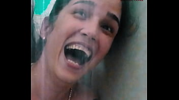 Cleaning up with jazmin shave to vibrate