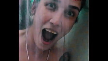 Cleaning up with jazmin shave to vibrate