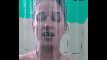 Cleaning up with jazmin shave to vibrate