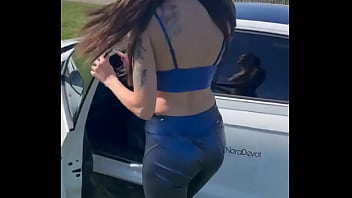 Should men always pay on the first date or should women split the bill