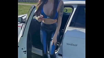 Should men always pay on the first date or should women split the bill