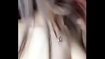 Jovencita haciendo oral