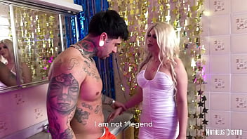 A loira do banheiro ta diferente e saiu chupando e fodendo com todo mundo da festa teaser collab vivian lolla & arthur velvet