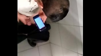 Mercaderista D Laive Se Masturba En El Baño 4 thumbnail