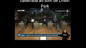 Marçal tomando ao som de linkin park