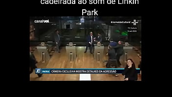 Marçal tomando ao som de linkin park