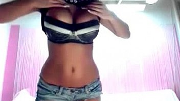 Sexy brunette body live on webcam