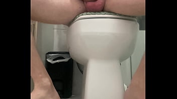 Sozinho Em Casa Esposa No Plantão Resolvi Desestressar Com Uma Punheta thumbnail