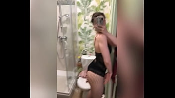 J’aime Prendre Mon Téléphone Et Me Prendre En Photos Ou Vidéo Quand Je Sors thumbnail