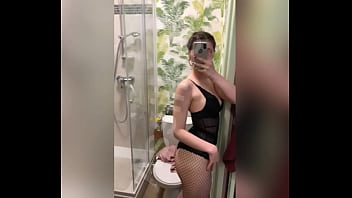 J’aime prendre mon téléphone et me prendre en photos ou vidéo quand je sors